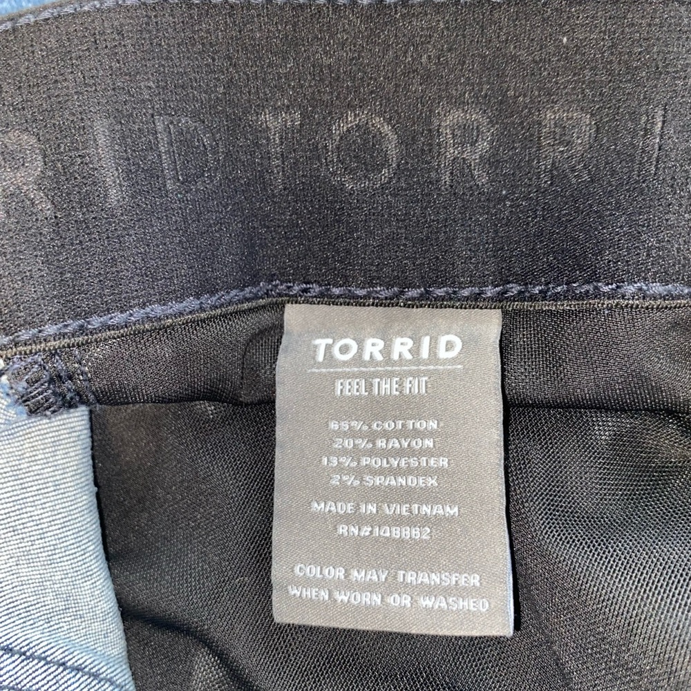 Euc Torrid Bombshell Skinny Jean - image 5